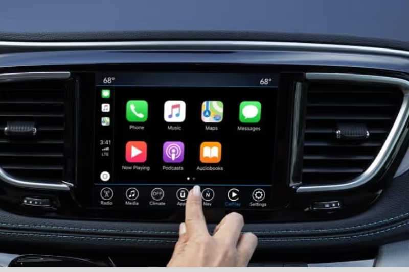2023 CHRYSLER VOYAGER photo 4