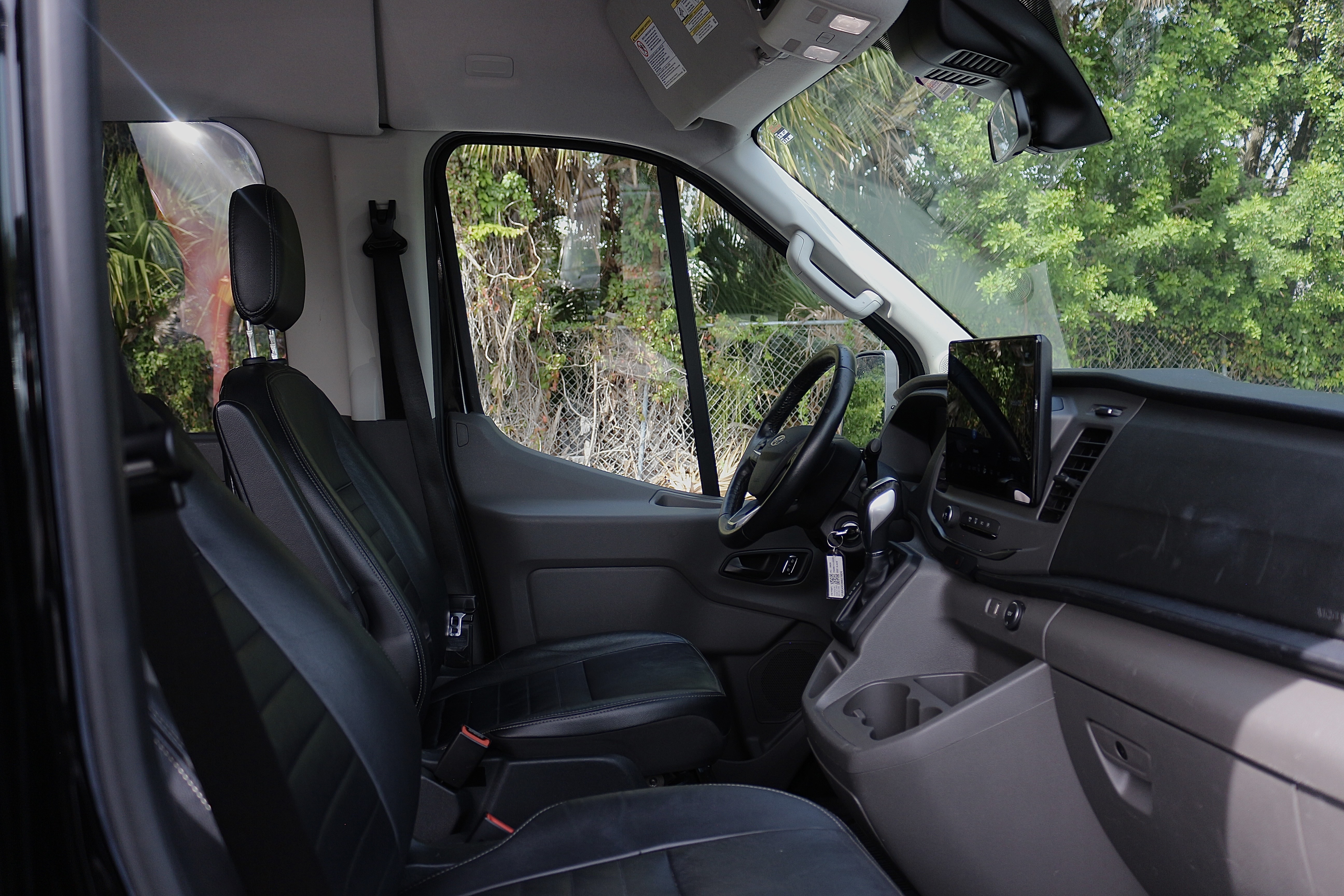 2022 FORD TRANSIT LUXURY photo 3