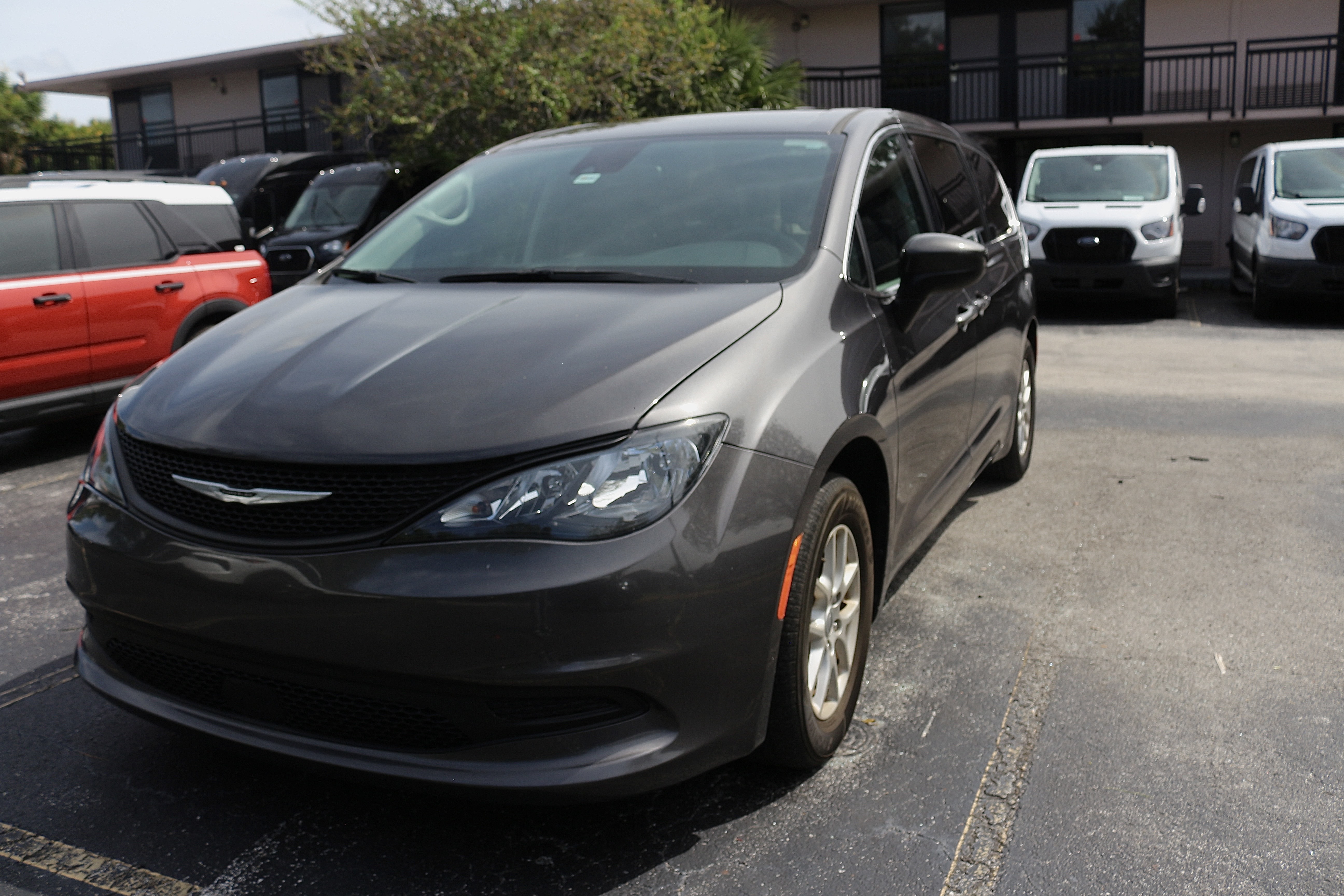 2023 CHRYSLER VOYAGER