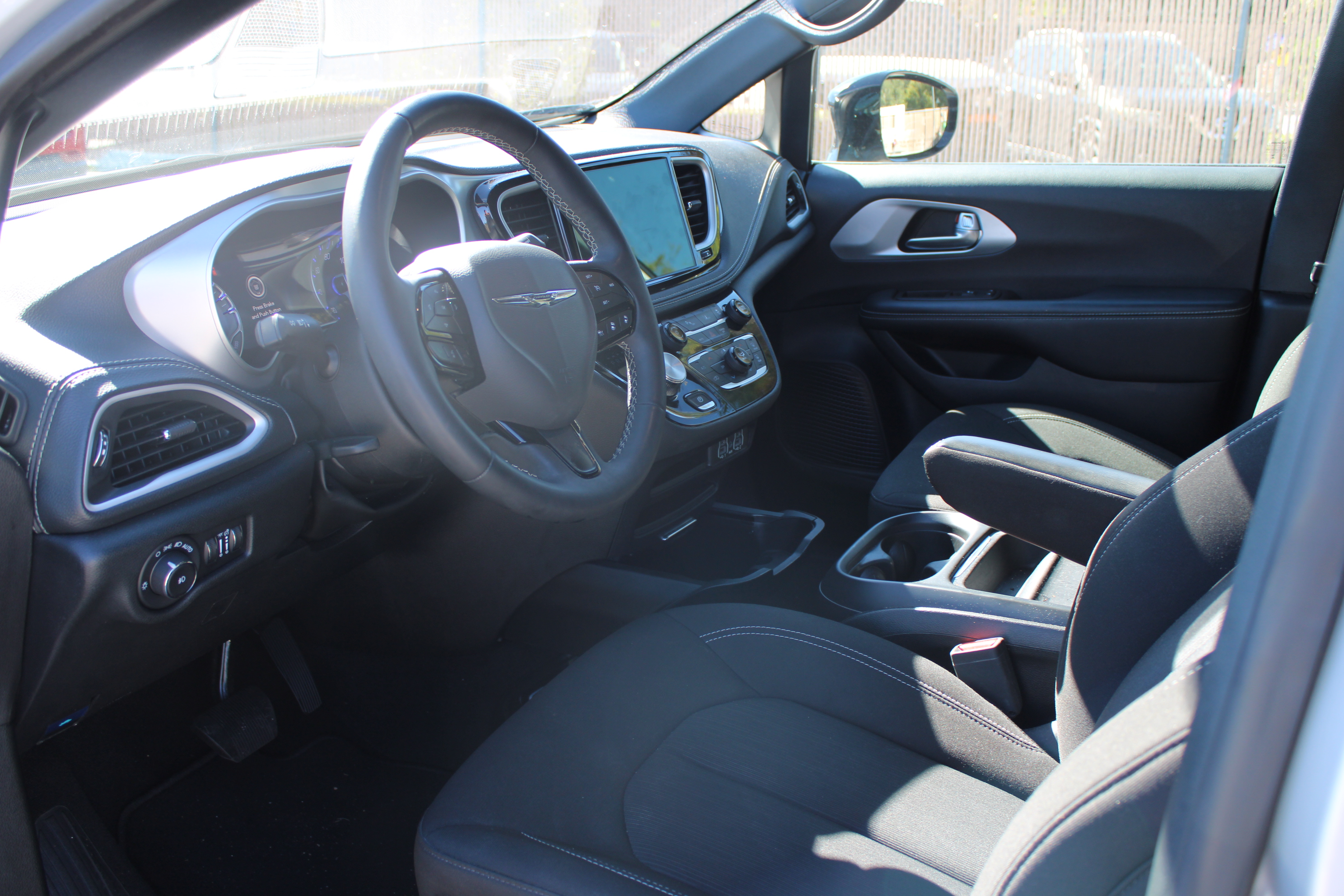 2024 CHRYSLER PACIFICA photo 2