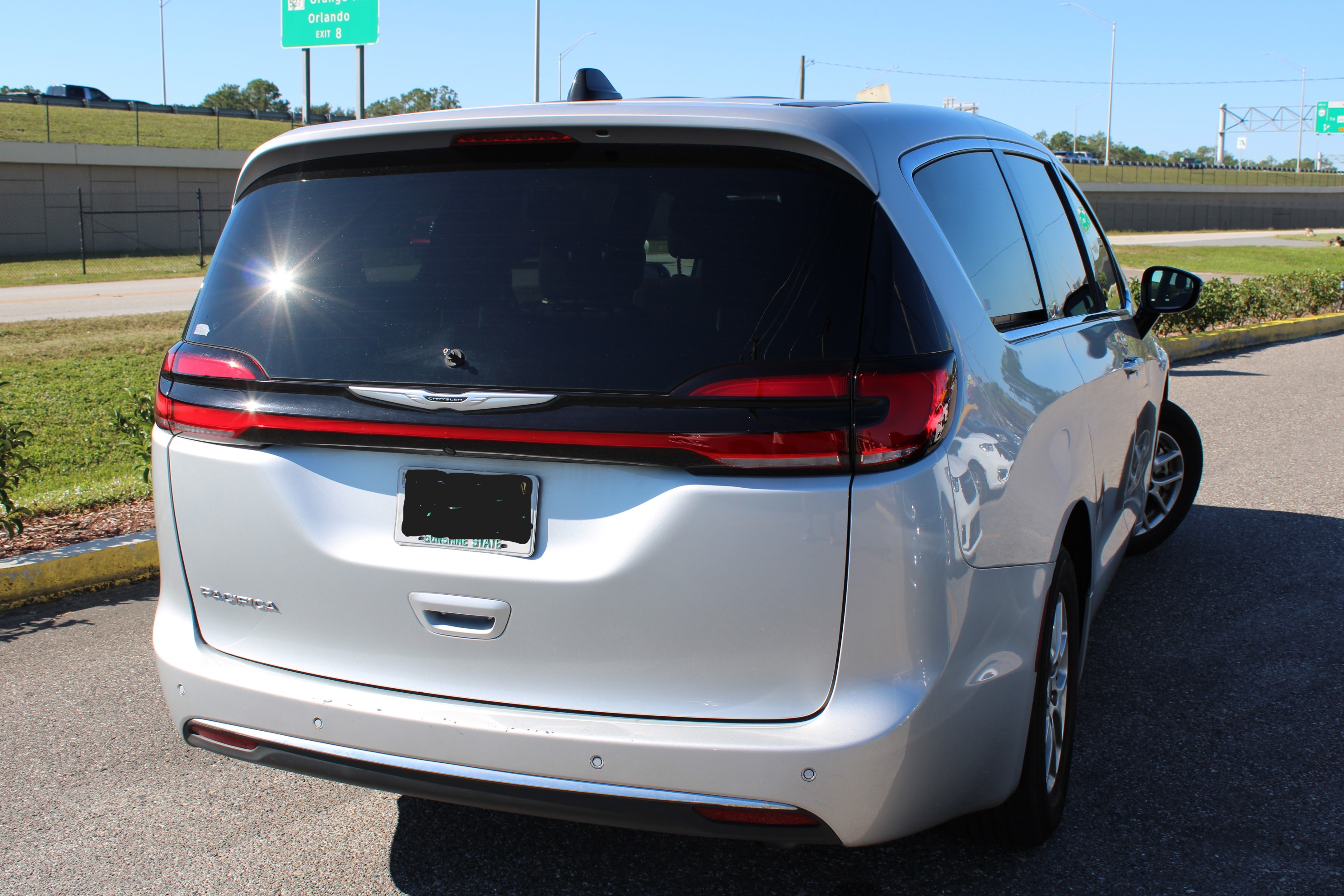 2024 CHRYSLER PACIFICA photo 2