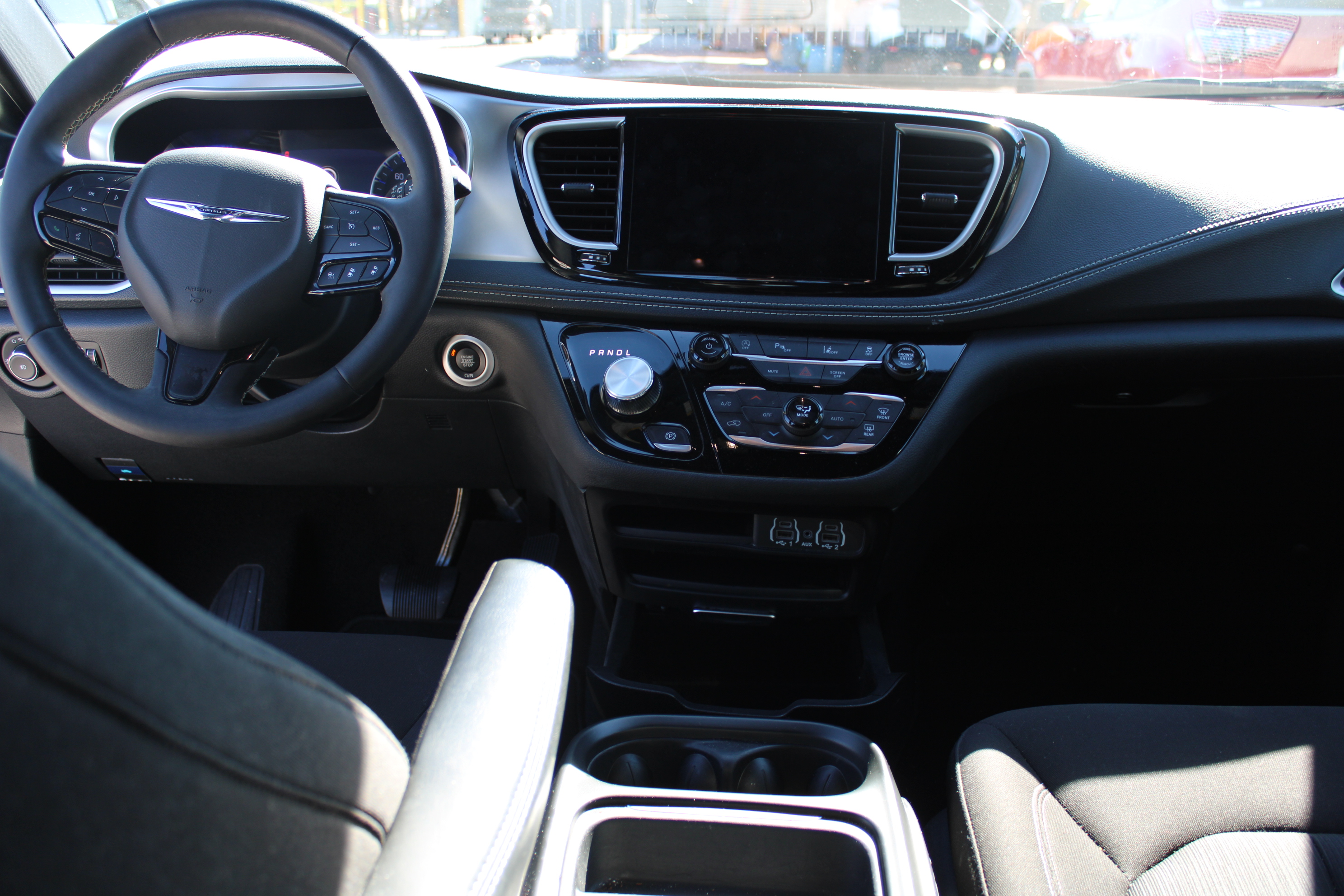 2024 CHRYSLER PACIFICA photo 3