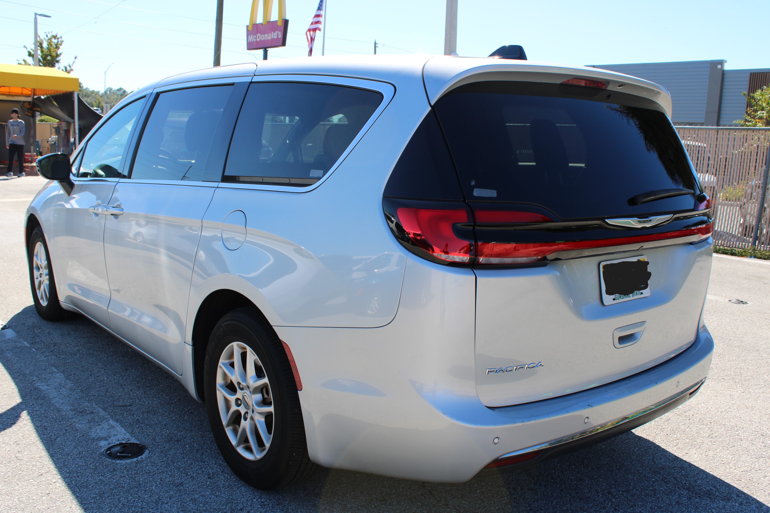 2024 CHRYSLER PACIFICA photo 4